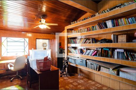 Casa à venda com 600m², 6 quartos e 4 vagas Casa à venda com 600m², 6 quartos e 4 vagasEscritório