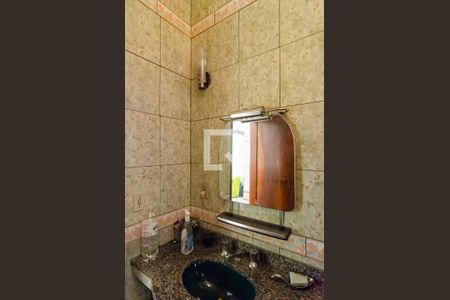 Casa à venda com 600m², 6 quartos e 4 vagas Casa à venda com 600m², 6 quartos e 4 vagasBanheiro Social