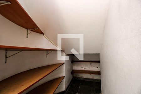 Casa à venda com 380m², 5 quartos e 6 vagasDespensa
