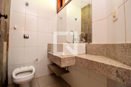 Casa à venda com 380m², 5 quartos e 6 vagasBanheiro