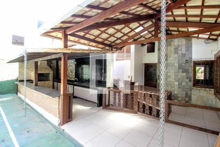 Casa à venda com 380m², 5 quartos e 6 vagasÁrea externa
