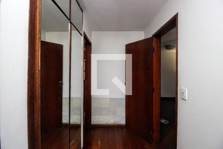 Casa à venda com 380m², 5 quartos e 6 vagasQuarto