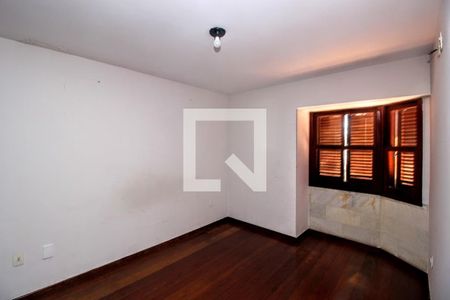 Casa à venda com 380m², 5 quartos e 6 vagasQuarto