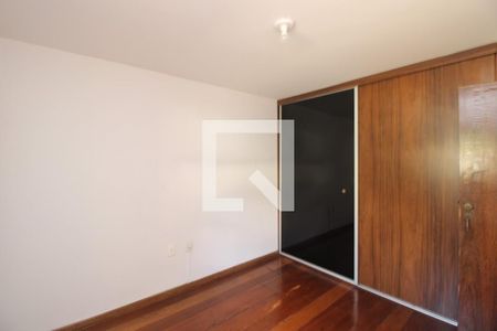 Casa à venda com 380m², 5 quartos e 6 vagasQuarto