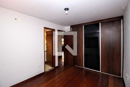 Casa à venda com 380m², 5 quartos e 6 vagasQuarto