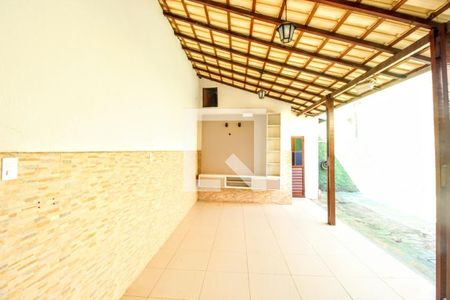 Área externa
 de casa para alugar com 4 quartos, 320m² em Dona Clara, Belo Horizonte