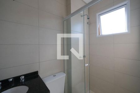 Banheiro de apartamento para alugar com 1 quarto, 27m² em Portão, Curitiba