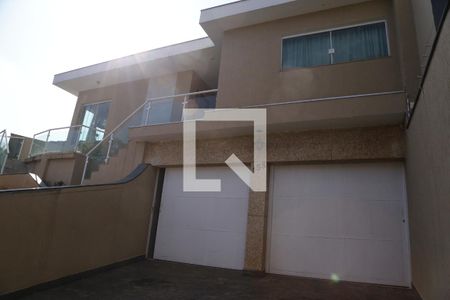 Casa à venda com 170m², 3 quartos e 4 vagasFachada