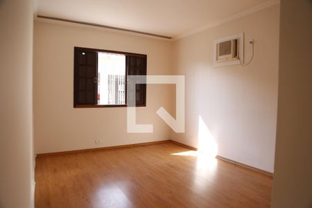 Casa à venda com 170m², 3 quartos e 4 vagasSuíte