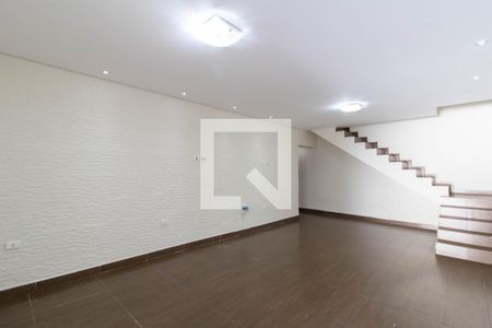 Sala de casa para alugar com 2 quartos, 210m² em Jardim Santa Clara, Guarulhos