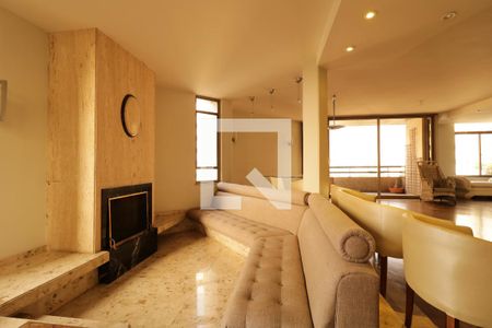 Apartamento à venda com 245m², 4 quartos e 3 vagasSala - Lareira