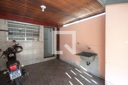 Garagem de casa para alugar com 2 quartos, 70m² em Jardim Tiete, São Paulo