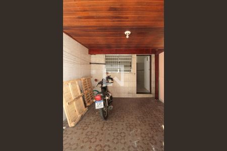 Garagem de casa para alugar com 2 quartos, 70m² em Jardim Tiete, São Paulo