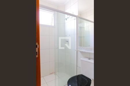Banheiro social de apartamento para alugar com 2 quartos, 50m² em Parque João Ramalho, Santo André