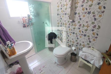 Casa à venda com 705m², 4 quartos e 8 vagasBanheiro Quarto 2 