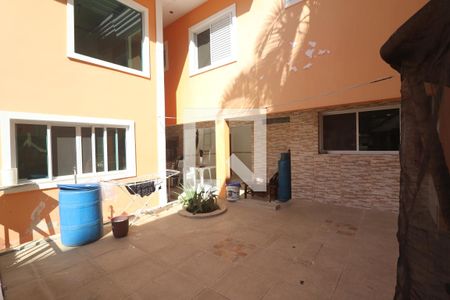Casa à venda com 705m², 4 quartos e 8 vagasQuintal 