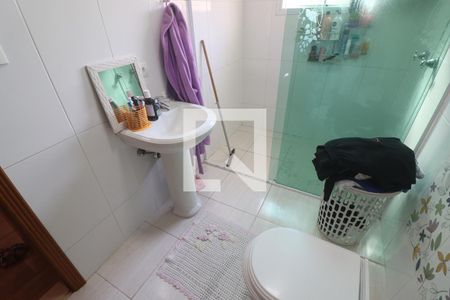 Casa à venda com 705m², 4 quartos e 8 vagasBanheiro Quarto 2 