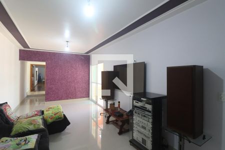 Casa à venda com 705m², 4 quartos e 8 vagasSala de TV