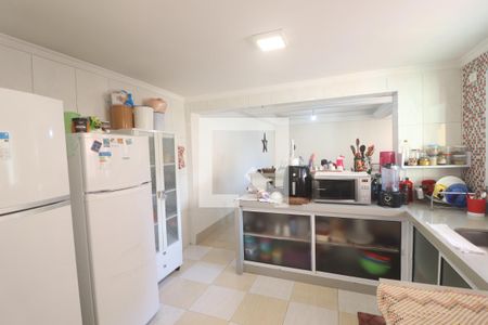 Casa à venda com 705m², 4 quartos e 8 vagasCozinha 