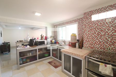 Casa à venda com 705m², 4 quartos e 8 vagasCozinha 