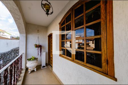 Casa à venda com 201m², 3 quartos e 3 vagas Casa à venda com 201m², 3 quartos e 3 vagasVaranda