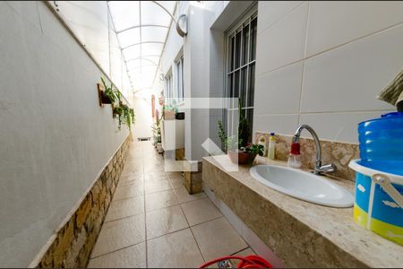 Casa à venda com 201m², 3 quartos e 3 vagas Casa à venda com 201m², 3 quartos e 3 vagasCorredor