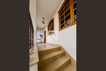 Casa à venda com 201m², 3 quartos e 3 vagas Casa à venda com 201m², 3 quartos e 3 vagasVaranda