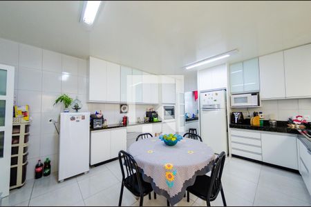 Casa à venda com 201m², 3 quartos e 3 vagas Casa à venda com 201m², 3 quartos e 3 vagasCozinha