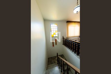 Casa à venda com 201m², 3 quartos e 3 vagas Casa à venda com 201m², 3 quartos e 3 vagasEscada