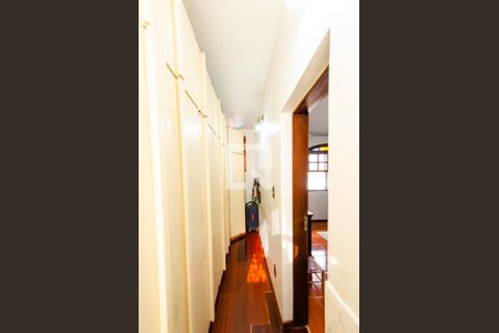 Casa à venda com 201m², 3 quartos e 3 vagas Casa à venda com 201m², 3 quartos e 3 vagasCloset