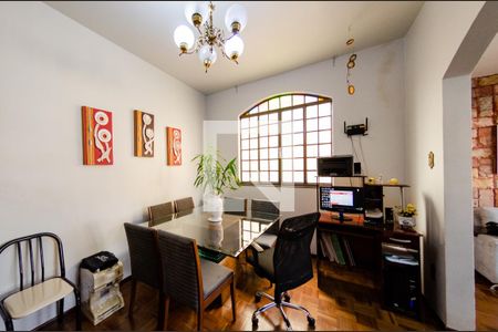 Sala de casa à venda com 3 quartos, 201m² em Álvaro Camargos, Belo Horizonte