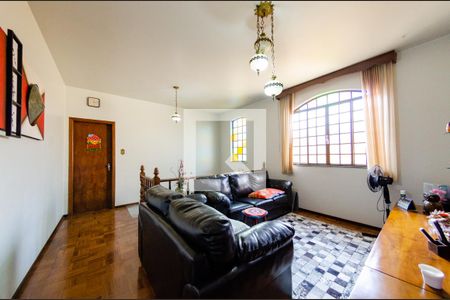 Casa à venda com 201m², 3 quartos e 3 vagas Casa à venda com 201m², 3 quartos e 3 vagasSala 2