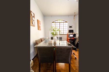 Sala de casa à venda com 3 quartos, 201m² em Álvaro Camargos, Belo Horizonte