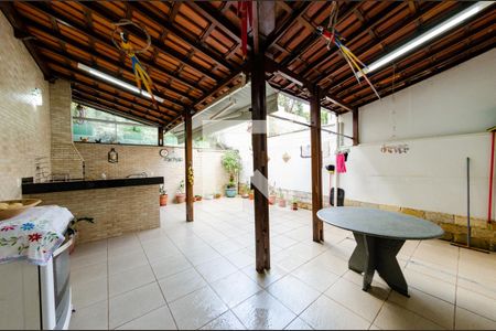 Casa à venda com 201m², 3 quartos e 3 vagas Casa à venda com 201m², 3 quartos e 3 vagasÁrea de churrasqueira