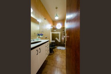 Casa à venda com 201m², 3 quartos e 3 vagas Casa à venda com 201m², 3 quartos e 3 vagasBanheiro