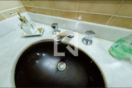 Casa à venda com 201m², 3 quartos e 3 vagas Casa à venda com 201m², 3 quartos e 3 vagasBanheiro