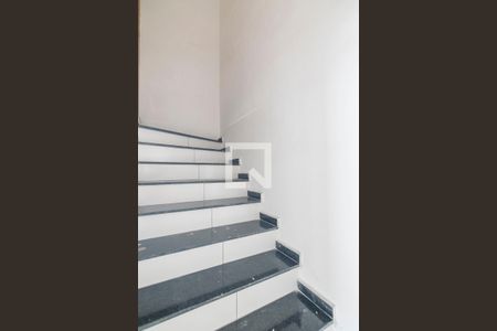 Apartamento para alugar com 76m², 2 quartos e 1 vagaEscada