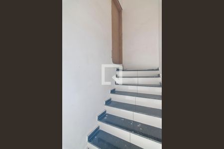 Apartamento para alugar com 76m², 2 quartos e 1 vagaEscada