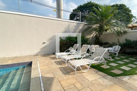 Casa de condomínio à venda com 560m², 4 quartos e 6 vagasQuintal