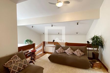 Casa de condomínio à venda com 560m², 4 quartos e 6 vagasSala de TV