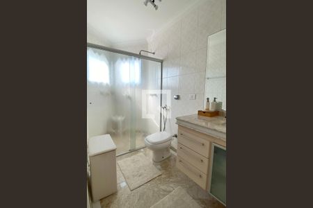 Casa de condomínio à venda com 560m², 4 quartos e 6 vagasBanheiro da Suíte 3