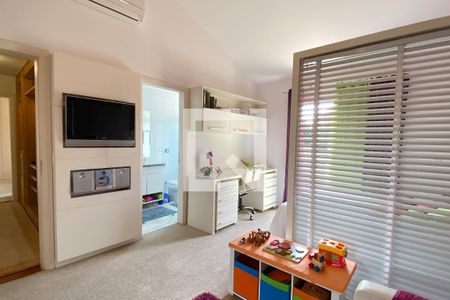 Casa de condomínio à venda com 560m², 4 quartos e 6 vagasSuíte 2