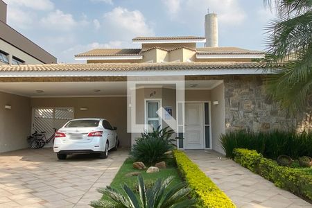 Casa de condomínio à venda com 560m², 4 quartos e 6 vagasFachada