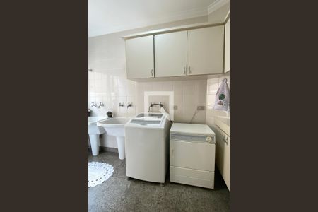 Casa de condomínio à venda com 560m², 4 quartos e 6 vagasÁrea de Serviço