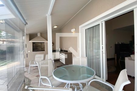 Casa de condomínio à venda com 560m², 4 quartos e 6 vagasChurrasqueira