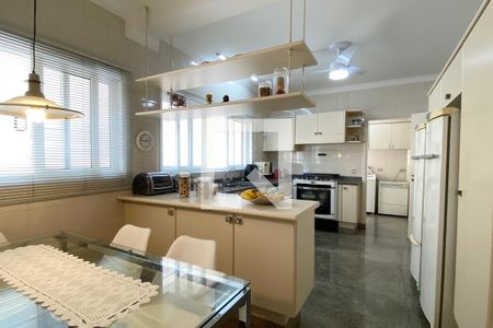 Casa de condomínio à venda com 560m², 4 quartos e 6 vagasCozinha