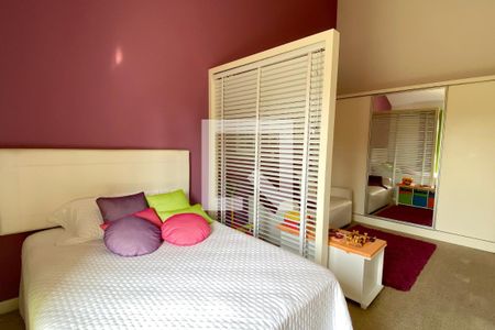 Casa de condomínio à venda com 560m², 4 quartos e 6 vagasSuíte 2