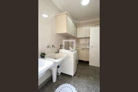 Casa de condomínio à venda com 560m², 4 quartos e 6 vagasÁrea de Serviço