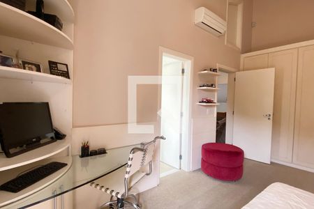 Casa de condomínio à venda com 560m², 4 quartos e 6 vagasSuíte 3