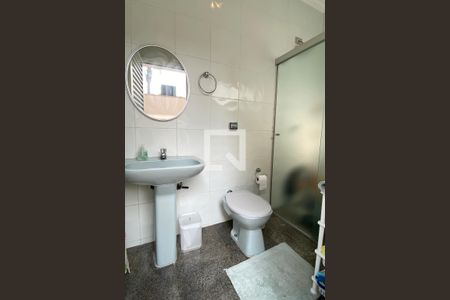 Casa de condomínio à venda com 560m², 4 quartos e 6 vagasBanheiro